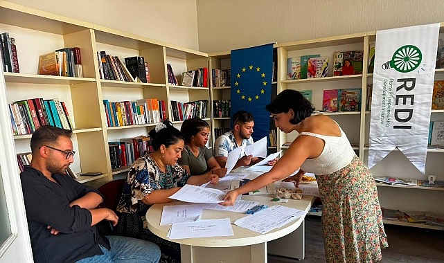 Konak’ta Roman gençlere CV ve kariyer yönetimi eğitimi Konak Belediyesi ve REDI arasında imzalanan iş birliği protokolünün ilk