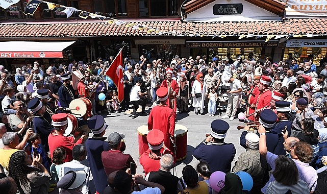 Konya’da “Tarihi Çarşılar Alışveriş Günleri” Başladı Konya Büyükşehir Belediyesi’nin bu yıl beşincisini düzenlediği “Tarihi Çarşılar Alışveriş