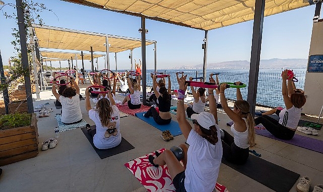 İzmir Büyükşehir Belediyesi’nin ücretsiz spor etkinlikleri, İzmirlileri salonlardan açık havaya