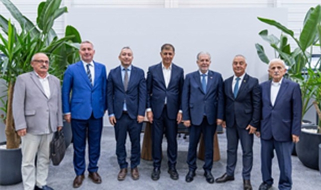 İzmir Büyükşehir Belediyesi, mezarlıklarda yeni bir uygulamayı hayata geçiriyor.