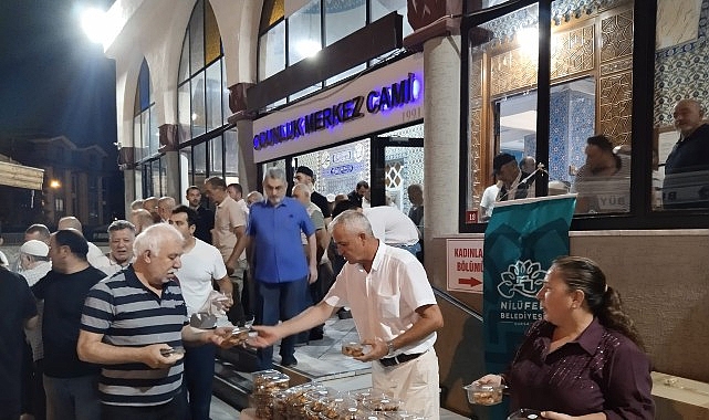 Nilüfer Belediyesi’den kandil simidi ikramı Nilüfer Belediyesi, Mevlid Kandili dolayısıyla camilerde kandil simidi dağıttı. İlçe
