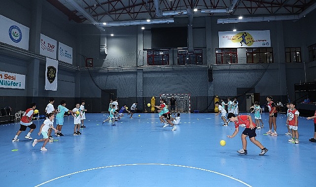 Nilüfer’de “Hentbol Akademisi” açıldı Nilüfer Belediyespor ve Türkiye Hentbol Federasyonu iş birliğiyle hayata geçirilen