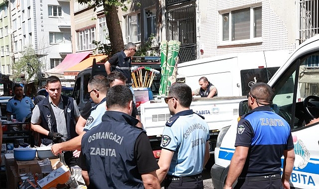 Osmangazi Belediyesi Zabıta Müdürlüğü ekipleri, ilçe genelinde kaldırımların işgal edilmesini
