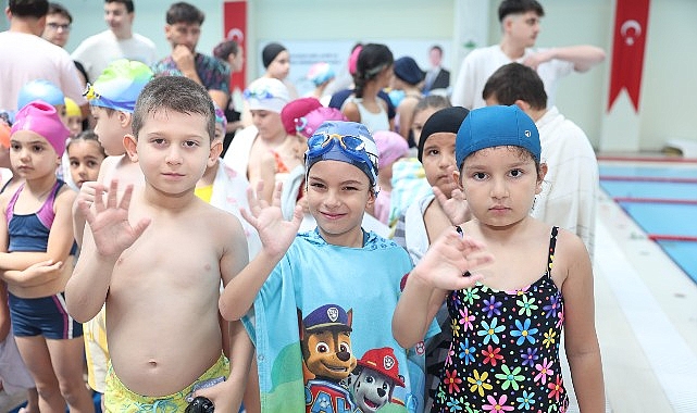 Osmangazi’de Geleceğin Yüzücüleri Sertifikalarını Aldı Osmangazi Belediyesi’nin yüzme branşında eğitim alan çocuklar, Demirtaş Yüzme Havuzu’nda