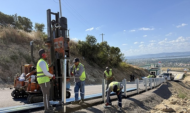 Kocaeli Büyükşehir Belediyesi, kent genelinde ulaşım güvenliğini artırmak amacıyla yol