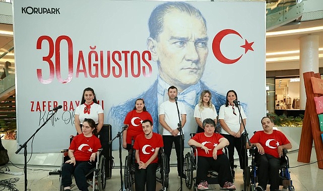 Osmangazi Belediyesi Engelli Gündüz Bakım Merkezi (OBAM) üyeleri, 30 Ağustos