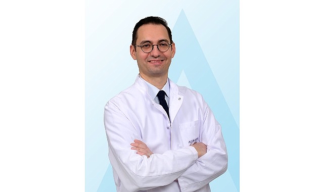 Özellikle yağlı yemeklerden sonra başlıyorsa, gecikmeyin Karnın sağ üst bölümünde başlayan, sırta veya sağ omuza yayılan