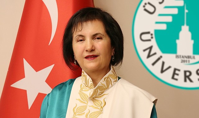 Rektör Prof. Dr. Nazife Güngör: “Mezuna kalmak yerine üniversite yolculuğuna başlayın!” Üsküdar Üniversitesi Rektörü Prof. Dr. Nazife Güngör, adayların tercih döneminde