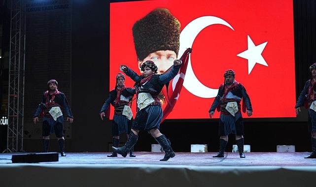 Saray’da Halk Dansları Gecesi’ne büyük ilgi 9. Uluslararası 16. Geleneksel Kültür, Sanat ve Barış Festivali’nin üçüncü