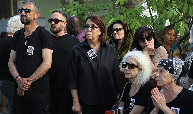 Şehir Tiyatroları sanatçıları Eftal Gülbudak’ı son yolculuğuna Balıkesir’de uğurladılar İstanbul Büyükşehir Belediyesi Şehir Tiyatroları’nın usta ismi, oyuncu, koreograf ve