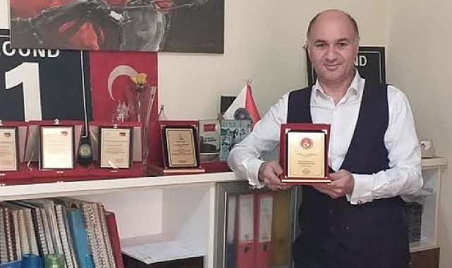 Taner Adıgüzel’in Sanat Dünyasındaki 30 Yıllık Yolculuğu Film, müzik ve organizasyon dünyasında uzun yıllardır çalışmalarını sürdüren Taner