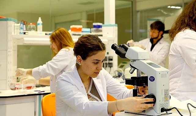 Türkiye’nin İlk TWAS Mükemmeliyet Merkezi Üsküdar Üniversitesi Üsküdar Üniversitesi, UNESCO bünyesinde faaliyet gösteren Dünya Bilimler Akademisi (TWAS)