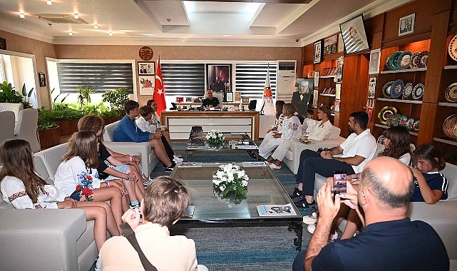 Ukraynalı çocuklardan Başkan Topaloğlu’na teşekkür Kemer Belediyesi tarafından ilçede misafir edilen Ukraynalı savaş mağduru çocuklar,