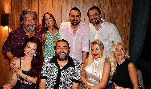 Ünlü Menajer A. Kadir Şeker’e Nişantaşı’nda sürpriz doğum günü kutlaması Müzik ve sahne dünyasının tanınan menajeri ve organizatörü A.Kadir Şeker,