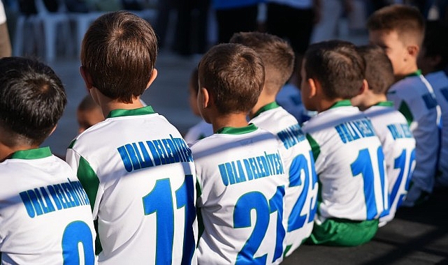 Urla’da çocuklar yaz atölyeleriyle hem eğlendi hem öğrendi Urla Belediyesi tarafından çocukların yaz tatilini verimli, eğitici ve keyifli