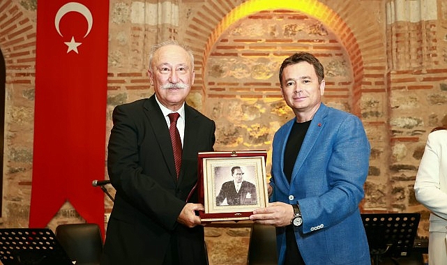 Usta Oyuncu Altan Erkekli Osmangazi’de “Bir Memleket Hikayesi” Anlattı Osmangazi Belediyesi, 30 Ağustos Zafer Bayramı’nın 104’üncü yıl dönümünü, usta