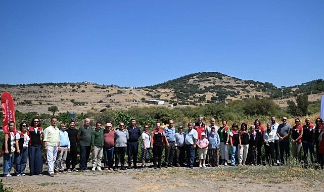 Yamanlar Tarla Domatesi Tarla Günü’nde Üreticilerle Buluştu İzmir’in yerel tarımsal değerlerinden biri olan Yamanlar Tarla Domatesi için