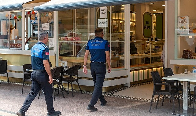 Yenişehir’de serinleten tatlara sıkı takip Yenişehir Belediyesi Zabıta Müdürlüğü ekipleri ilçede faaliyet gösteren dondurma satış