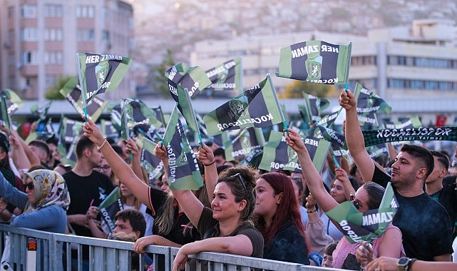 Yeşil-siyahlılar yeni sezonu coşkuyla açtı Kocaeli Büyükşehir Belediyesi tarafından düzenlenen Kocaelispor 2026-2027 sezon açılış programında
