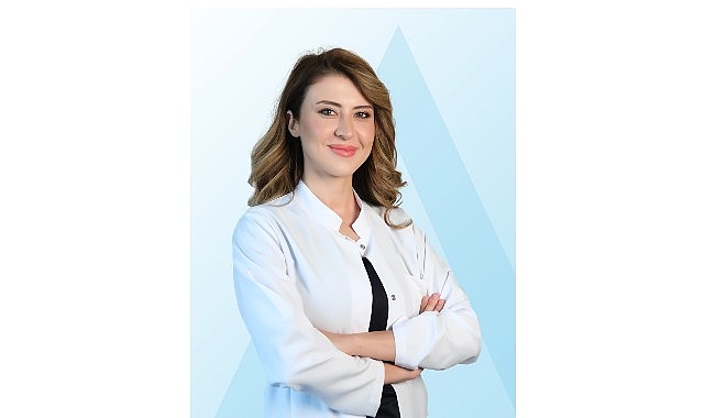 Yüzünü sık yıkayanlar, güneşe maruz kalanlar, çok terleyenler dikkat! Gün içinde yüzünüzü sık sık yıkıyor, gözünüze büyük gelen sivilcelerinizi