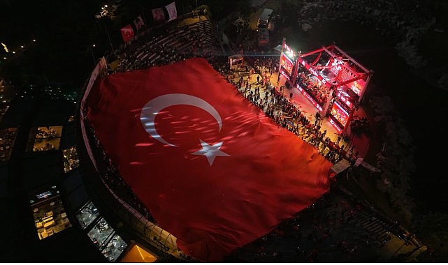 Zafer Bayramı Bayrampaşa’da coşkuyla kutlandı İstanbul Bayrampaşa Belediyesi, 30 Ağustos Zafer Bayramı’nın 104’üncü yıl dönümünde