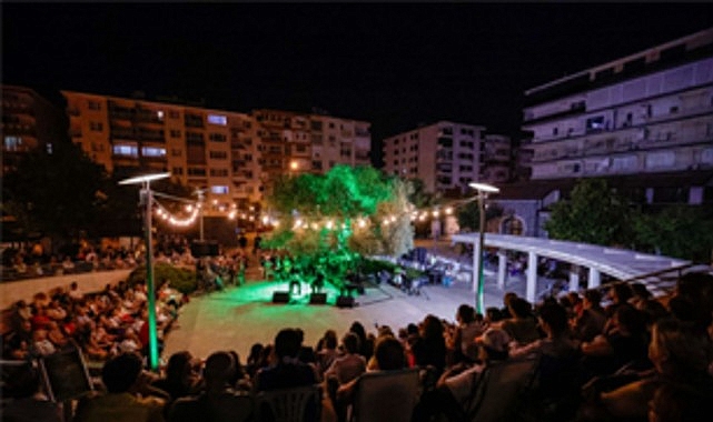 Zeytin ağacının altında “Gece Makamı” ezgileri Ahmed Adnan Saygun Sanat Merkezi’nin ev sahipliği yaptığı “Zeytin Altı”