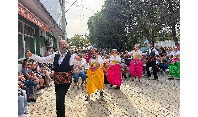 9. Ata Ekmeği ve Armola Şenliği binlerce kişiyi Ulamış’ta buluşturdu Seferihisar Belediyesi tarafından düzenlenen 9. Ata Ekmeği ve Armola Şenliği,