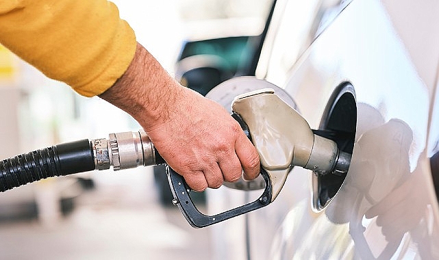 Akaryakıt fiyatlarında peş peşe yaşanan artışlarla motorinin litre fiyatı 100
