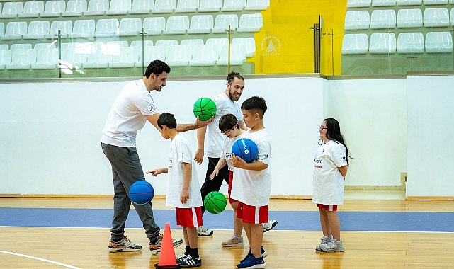 Anadolu Efes Spor Kulübü’nün, EuroLeague’in sosyal sorumluluk programı One Team