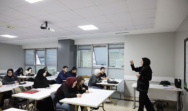 Bağcılar Belediyesi, öğrencilerin yanında Bağcılar Belediyesi, ilkokuldan üniversiteye kadar öğrencilerin eğitim hayatı boyunca yanında