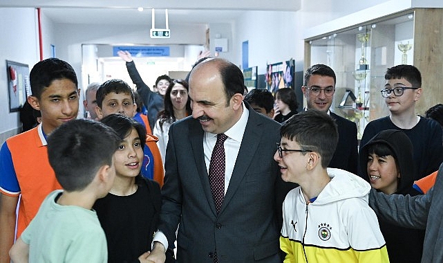 Konya Büyükşehir Belediye Başkanı Uğur İbrahim Altay, gençlerin eğitim yolculuğunda