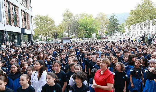 Başkan Aydın Öğrencilerin İlk Gün Heyecanını Paylaştı Osmangazi Belediye Başkanı Erkan Aydın, 2026-2027 Eğitim ve Öğretim Yılı’nın