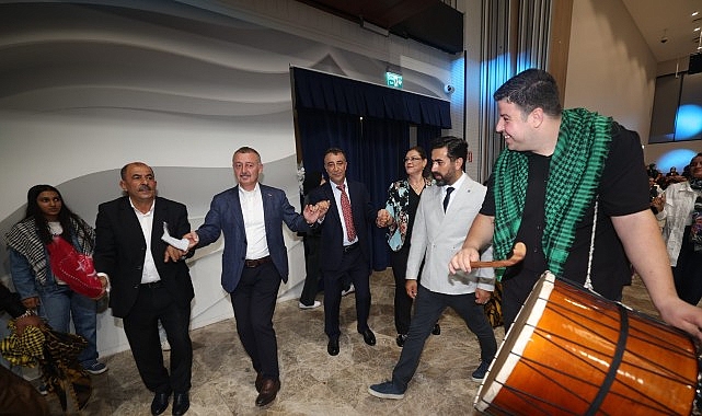 Başkan Büyükakın, Vanlıların halayına katıldı: “Biz birlikte Türkiye’yiz” Kocaeli Van İli ve İlçeleri Yardımlaşma ve Dayanışma Derneği tarafından