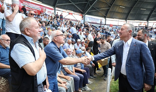 Başkan Büyükakın’a İshakçılar’da sevgi seli Kocaeli Büyükşehir Belediye Başkanı Tahir Büyükakın, pazar günü Derince Belediyesi’nin