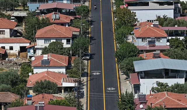 Başkan Çerçioğlu’ndan Kuyucak’ta yol yenileme çalışması Aydın Büyükşehir Belediye Başkanı Özlem Çerçioğlu tarafından Aydın’a kazandırılan yatırımlarda