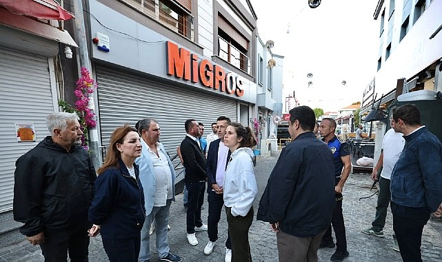 Çeşme Belediye Başkanı Lâl Denizli, başkan yardımcıları, ilgili birim müdürleri