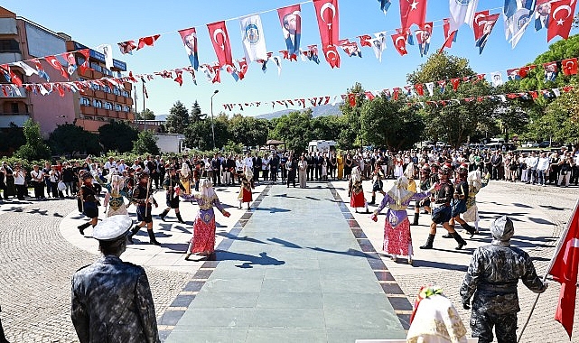 Efes Selçuk’un düşman işgalinden kurtuluşunun 104. yıl dönümü, Atatürk Anıtı