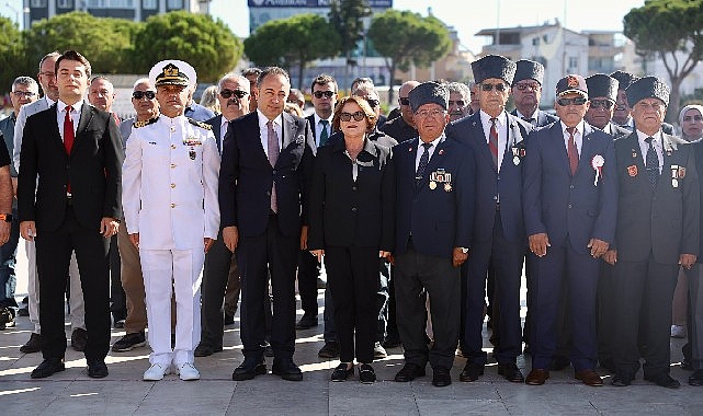 Başkan Hatice Gençay: Gazilerimizin fedakarlığını unutmamız mümkün değil 19 Eylül Gaziler Günü dolayısıyla Cumhuriyet Kent Meydanı’nda gerçekleştirilen çelenk