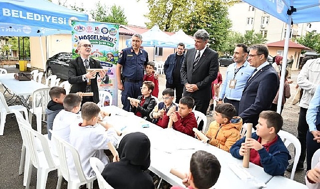 Başkan Kocaman, Derbent’te Çocukların Bilim Heyecanına Ortak Oldu Kartepe Belediye Başkanı Av. M. Mustafa Kocaman, Derbent Ata İlkokulu’nda