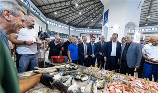 Başkan Tugay: Ekmeğini denizden çıkaranlara bereketli bir sezon diliyorum İzmirli balıkçılar dört aylık aranın ardından 1 Eylül itibarıyla “Vira