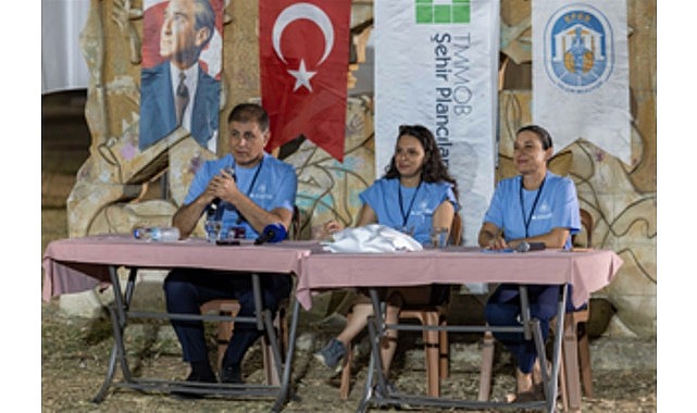 Başkan Tugay geleceğin şehir plancılarıyla buluştu İzmir Büyükşehir Belediye Başkanı Dr. Cemil Tugay, TMMOB Şehir Plancıları