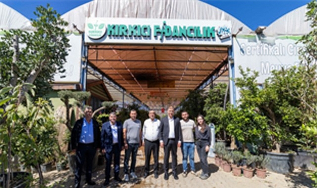 Başkan Tugay’dan Bayındır’da saha mesaisi İzmir Büyükşehir Belediye Başkanı Dr. Cemil Tugay, Bayındır’ın Kızıloba, Arıkbaşı