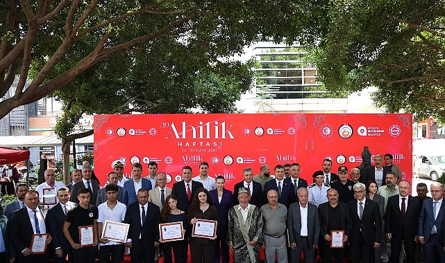 Başkan Vekili Özdemir Ahilik Haftası kutlamalarına katıldı Antalya Büyükşehir Belediyesi Başkan Vekili Büşra Özdemir, Antalya Esnaf ve