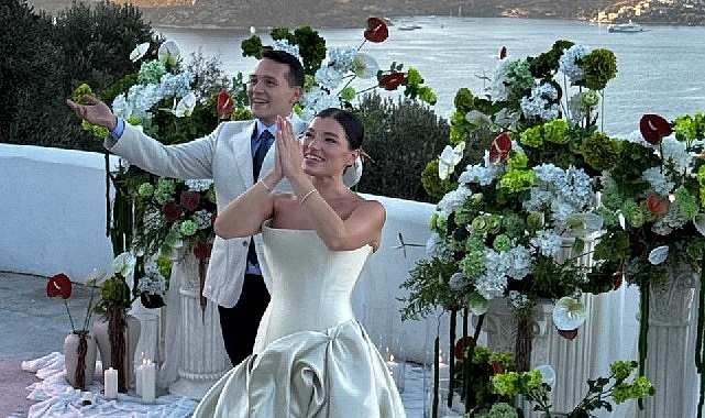 Bodrum’da Görkemli Nişan: Kardelen Yokarlı ve Saldıray Özsekban Evliliğe İlk Adımı Attı Bodrum’un tanınmış ailelerinden Hasan Yokarlı’nın psikolog kızı Kardelen Yokarlı, üniversite