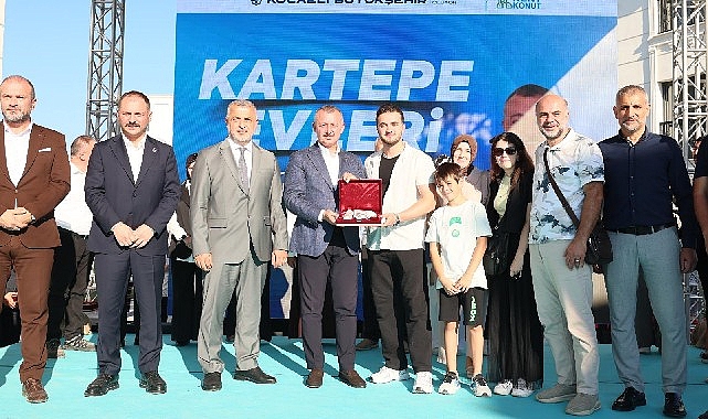 Büyükşehir 144 aileyi daha ev sahibi yaptı Büyükşehir Belediyesi, konut sahibi olmayı kolaylaştıran projelerine bir yenisini daha ekledi.