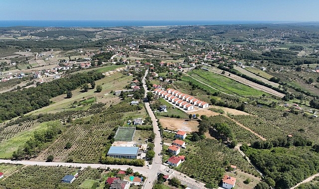 Büyükşehir her yerde, hizmet her noktada Kocaeli Büyükşehir Belediyesi, kent genelinde sürdürdüğü üstyapı çalışmalarını kırsal mahallelere