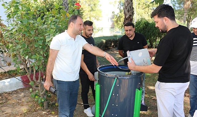 Antalya Büyükşehir Belediyesi, ceviz hasadının başlamasıyla birlikte talepte bulunan mahallere