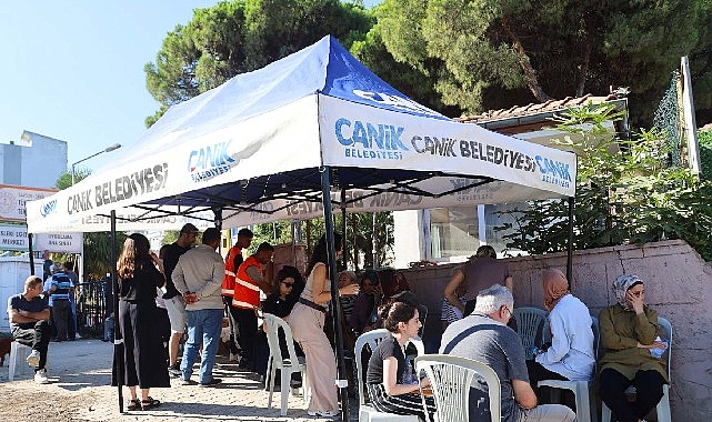 Canik Belediyesi’nden KPSS Seferberliği Canik Belediyesi, KPSS adaylarına ve ailelere ikramlarda bulundu. Belediye ekipleri