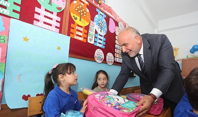 Canik’te Tüm Öğrenciler Çanta ve Kırtasiye Setlerine Kavuştu Canik Belediye Başkanı İbrahim Sandıkçı, ilkokul birinci sınıfa başlayan öğrencilerin