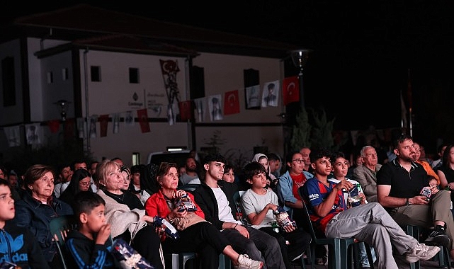 Çankaya Açık Hava Sinema Günleri Sona Erdi Çankaya Belediyesi'nin Temmuz ayında başladığı Açık Hava Sinema Günleri, 6 Eylül'de Bademlidere